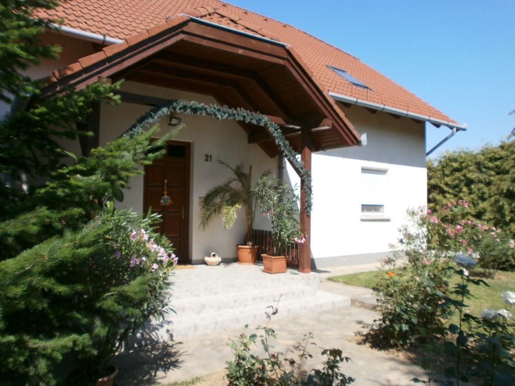 Feher Rozsa Apartman Cserszegtomaj Luaran gambar