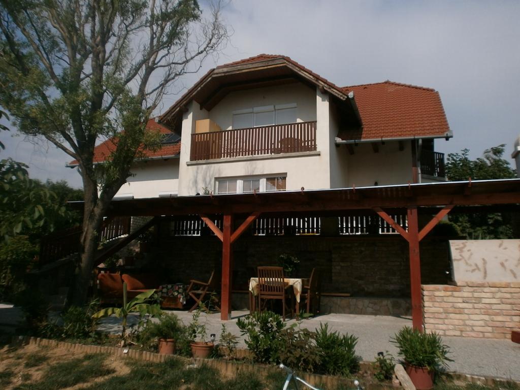 Feher Rozsa Apartman Cserszegtomaj Bilik gambar